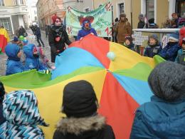 Fundacja Dom barwnym korowodem zachęcała do oddawania 1% podatku