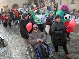 Fundacja Dom barwnym korowodem zachęcała do oddawania 1% podatku
