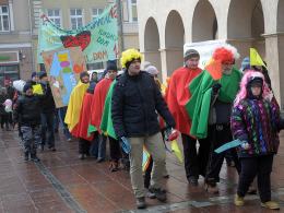 Fundacja Dom barwnym korowodem zachęcała do oddawania 1% podatku