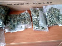 Kryminalni znaleźli 0,5 kg narkotyków u nastolatków