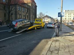 Wypadek w centrum Opola, dwie osoby w szpitalu