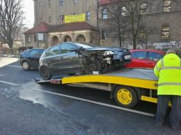 Wypadek w centrum Opola, dwie osoby w szpitalu