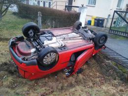 Ford dachował w Lewinie Brzeskim