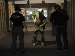 Emerytowany żołnierz GROM-u szkolił opolan w strzelaniu