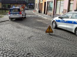 Pijany kierowca wjechał na chodnik i potrącił kobietę