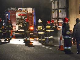 Nocny pożar naczepy na autostradzie A4