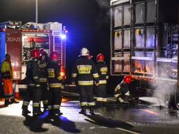 Nocny pożar naczepy na autostradzie A4