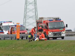 Zderzenie i dachowanie na A4, w akcji śmigłowiec LPR