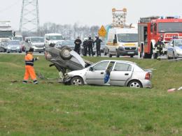 Zderzenie i dachowanie na A4, w akcji śmigłowiec LPR
