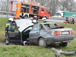 Zderzenie i dachowanie na A4, w akcji śmigłowiec LPR