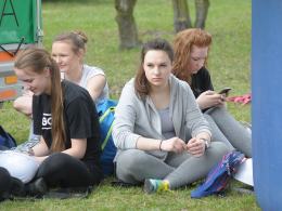 Licealistki pobiegły w kaskach w ramach akcji "Dziewczyny na Politechniki"