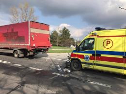 Wypadek z udziałem karetki pogotowia na ul. Oświęcimskiej