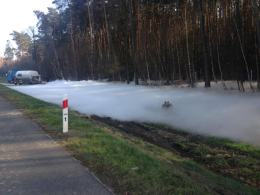 Przewrócona cysterna jest wyciągana z rowu na A4