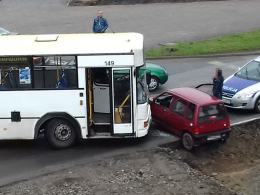 Daewoo zderzyło się z autobusem MZK