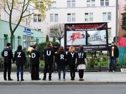 Przeciwnicy i zwolennicy aborcji manifestowali pod szpitalem