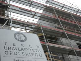 Budynek Collegium Medicum UO rośnie w oczach