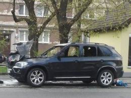 Nocny pożar BMW w Opolu