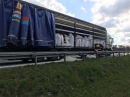 Zasnął za kierownicą, doprowadził do zderzenia na A4
