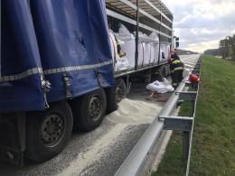 Zasnął za kierownicą, doprowadził do zderzenia na A4