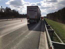 Zasnął za kierownicą, doprowadził do zderzenia na A4