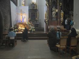 Dziś Wielka Sobota. "To dla wiernych dzień nadziei i oczekiwania".