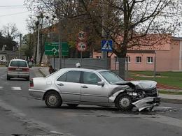 Mercedes zderzył się z volkswagenem w Lewinie Brzeskim