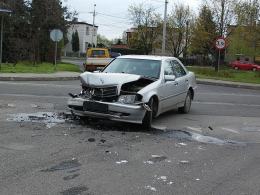 Mercedes zderzył się z volkswagenem w Lewinie Brzeskim