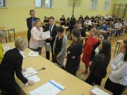 Gimnazjaliści pisali testy z matematyki i przyrody. Zobacz, co musieli wiedzieć.