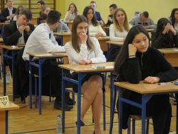 Gimnazjaliści pisali testy z matematyki i przyrody. Zobacz, co musieli wiedzieć.