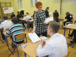 Gimnazjaliści pisali testy z matematyki i przyrody. Zobacz, co musieli wiedzieć.