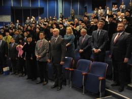 Nowy profesor honorowy i doktorzy na PO