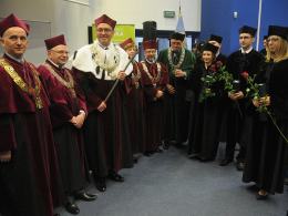 Nowy profesor honorowy i doktorzy na PO