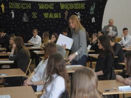 Maturzyści rozpoczęli egzamin dojrzałości. Dziś język polski. 