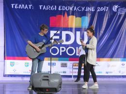 Tłumy uczniów na targach edukacyjnych w CWK