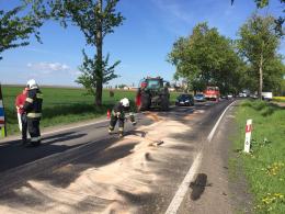 Opel wjechał w traktor, dwie osoby ranne