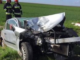 Opel wjechał w traktor, dwie osoby ranne