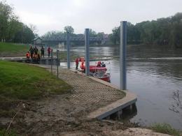 Na Odrze w Brzegu trwają poszukiwania 21-latka. Chciał ratować dziewczynę.