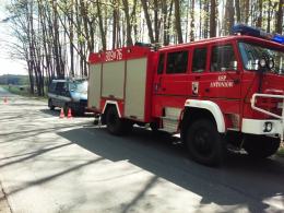 Kierował autem po spożyciu alkoholu, uderzył w drzewo