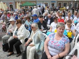 Seniorzy zaczynają bawić się w mieście