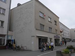 Na opolskich kamienicach powstaje kolorowy mural