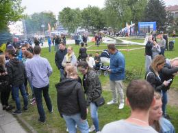Smacznie na Placu Jana Pawła II. Trwa Zlot FoodTrucków.