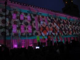 Mieszkańcy stworzyli interaktywny mapping na Rynku
