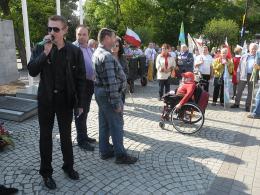 Zakończyła się jubileuszowa "miesięcznica pogrzebania demokracji"