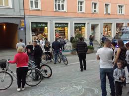 Dwuletnie dziecko wypadło z okna w centrum