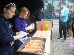 Studenci wspólnie zjedli Wielkie Śniadanie na kampusie UO