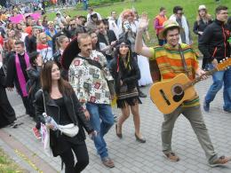 W Żakinadzie uczestniczyły setki przebranych studentów.
