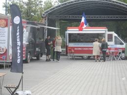 Na kampusie UO trwa piastonaliowy zlot food trucków