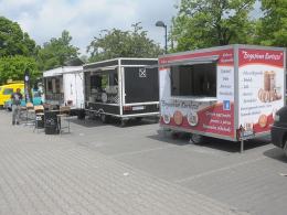 Na kampusie UO trwa piastonaliowy zlot food trucków