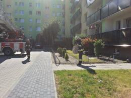 Niedopałek przyczyną pożaru pufy na balkonie?