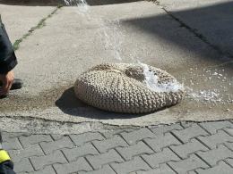Niedopałek przyczyną pożaru pufy na balkonie?